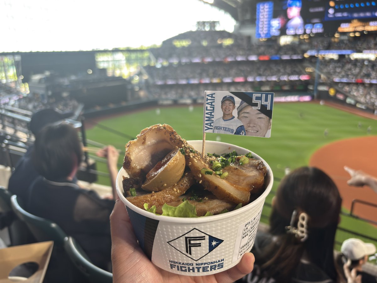 dkbicycle's tweet photo. 今日も勝つ！！！
がたしゅーチャー秀丼バカうまい
#lovefighters https://t.co/NkSNnobcBc