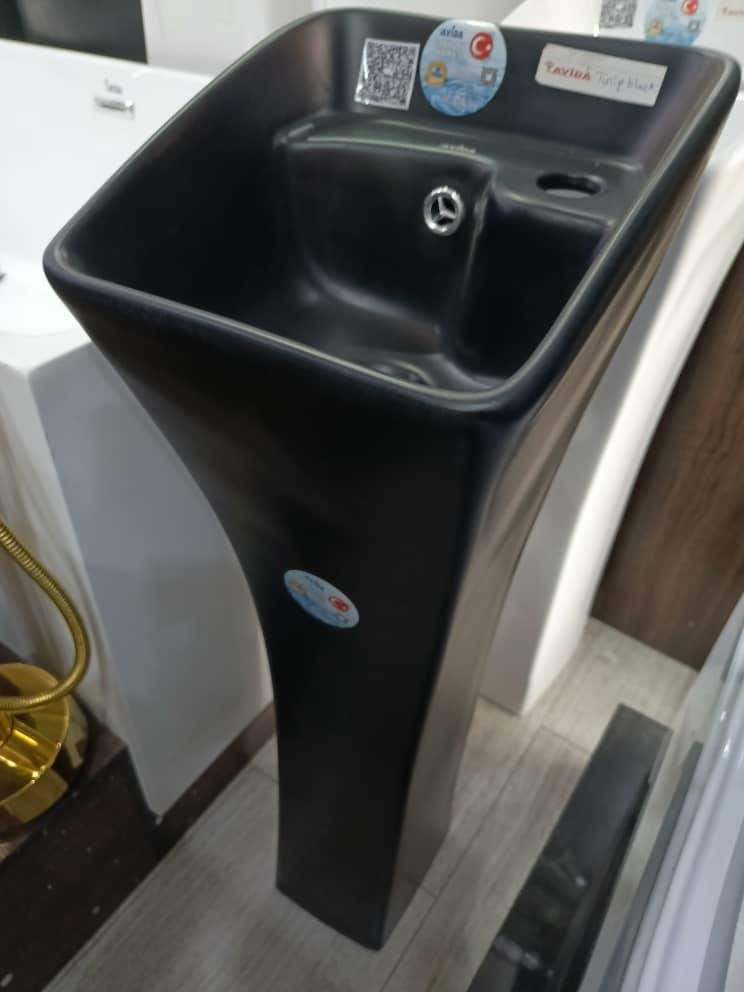 RUrenma's tweet photo. One basin. Endless possibilities.
From countertop to pedestal designs, round to rectangular shapes, we have the perfect basin to match your style.
DM for enquiries.
#PENEALBuildmart #WashBasins #BathroomDesign #HomeFinishing https://t.co/H7uk73xZrV