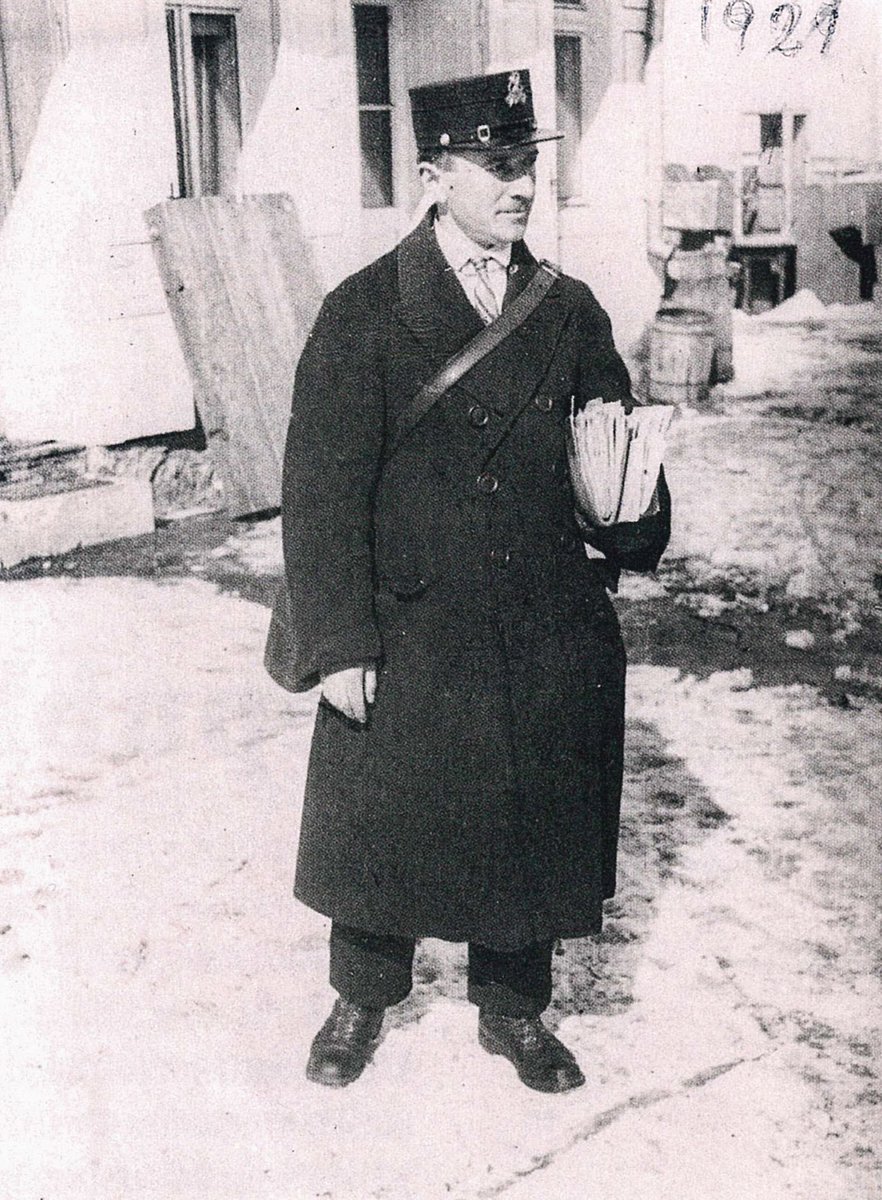 karpatorusinska's tweet photo. 📮 Поштарь на Подкарпатьови за Чехословакії, 1921 р. 🇨🇿
© Československý svet v Karpatoch (2. díl)
[eng] Postman in Subcarpathia during the Czechoslovak period, 1921.
#carpathorusyn #rusnaks #rusini https://t.co/kQgAbImcny