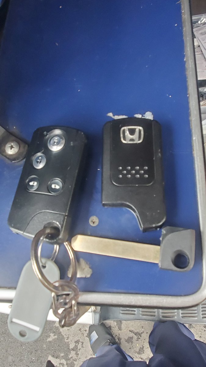 acelockservice's tweet photo. ホンダ 平成25年式 RK1 ステップワゴン スマートキー追加登録作業(スマートキー全紛失作成登録も出来ます)

#ホンダ
#ステップワゴン
#平成25年式
#RK1
#スマートキー追加登録
#近くのカギ屋
#出張サービス専門カギ屋
#スマートキー失くした
#イモビライザー登録 https://t.co/StbniI1Yxr
