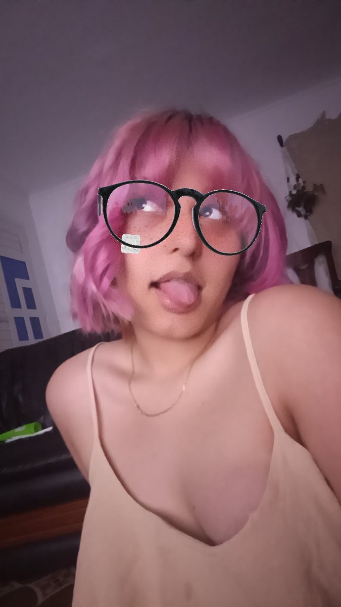 heilbronnn's tweet photo. El cabello rosa me extrañará tanto como yo lo extraño a el? 😭😭😭 https://t.co/fcGcIRjatK
