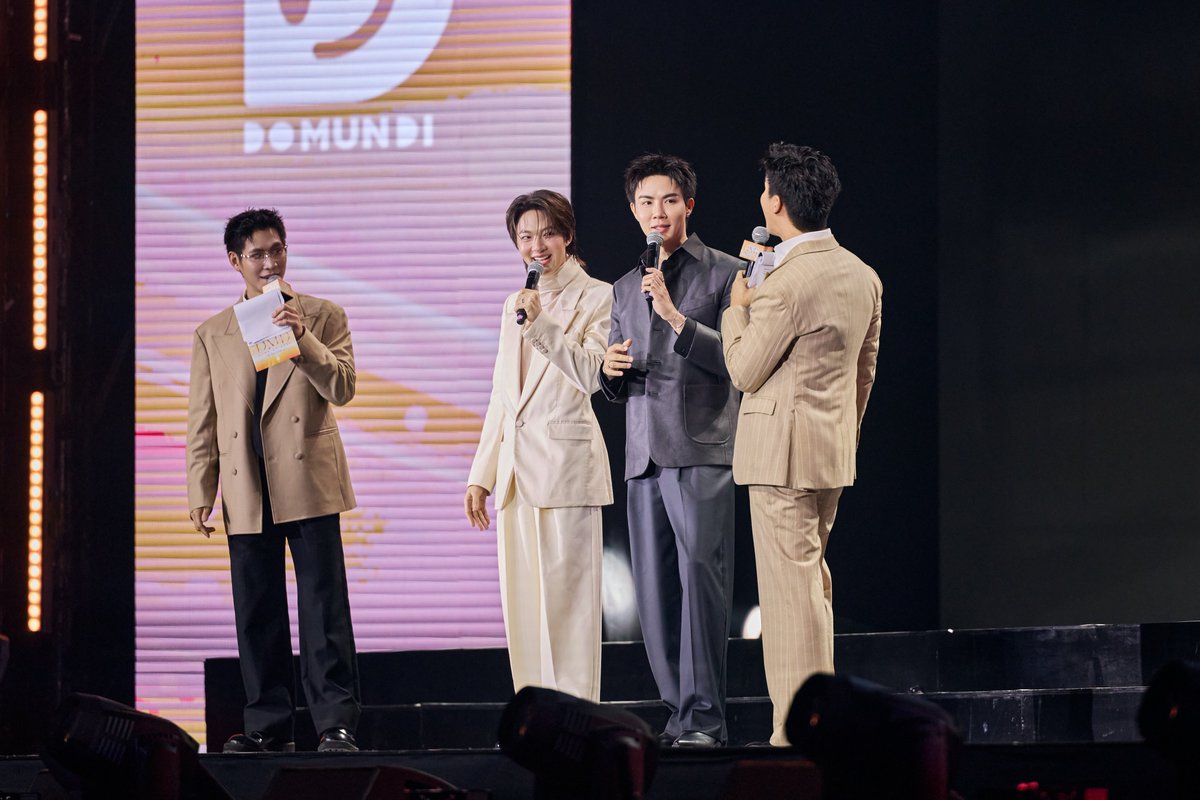 Hello_asian's tweet photo. สิ้นสุดการรอคอย บักน้อยใกล้ได้เฉิดฉาย !!
มนต์รักฮักอีหลี | Hug E-Lhee The Musical

ประกาศ บวงสรวงเดือนหน้า !! ใกล้เปิดกล้องแล้วจ้าาา !!! 
#ZeeNunew 

DMD THE RISE CONTINUES 
#DMDLINEUP2026
#มนต์รักฮักอีหลี
#HUGELheeTheMusical

• มนต์รักฮักอีหลี (Hug E-Lhee The Musical) – สงครามระหว่างร้านส้มตำ และร้านอาหารฟิวชั่นที่เปิดตรงข้ามกัน สู่การแข่งขัน มีความแซ่บทั้งรสชาติ และความสัมพันธ์ เติมความนัวเข้าไปอีกด้วยความเป็นมิวสิคัล ซึ่งถือเป็น Musical Boy Love ครั้งแรก นำแสดงโดย ‘ซี - นุนิว - ป๊อปปี้ – บอนชอน’ เสริมอรรถรสด้วยศิลปินในวงการ