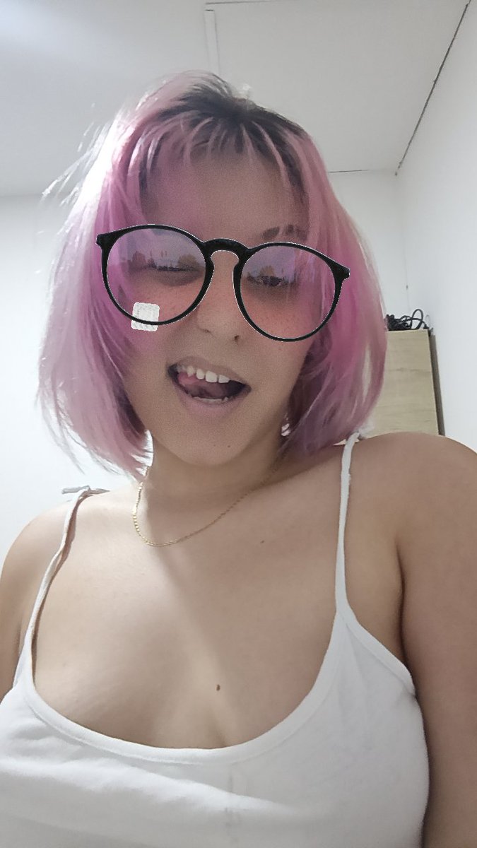 heilbronnn's tweet photo. El cabello rosa me extrañará tanto como yo lo extraño a el? 😭😭😭 https://t.co/fcGcIRjatK