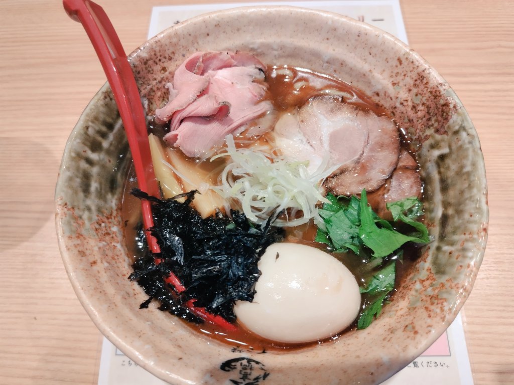 seiidle's tweet photo. 今日は買い物に出ていて
お昼ご飯は初めて入った
ラーメン屋さん。

あごだし香ばしい。 https://t.co/NRaUgHtzDi
