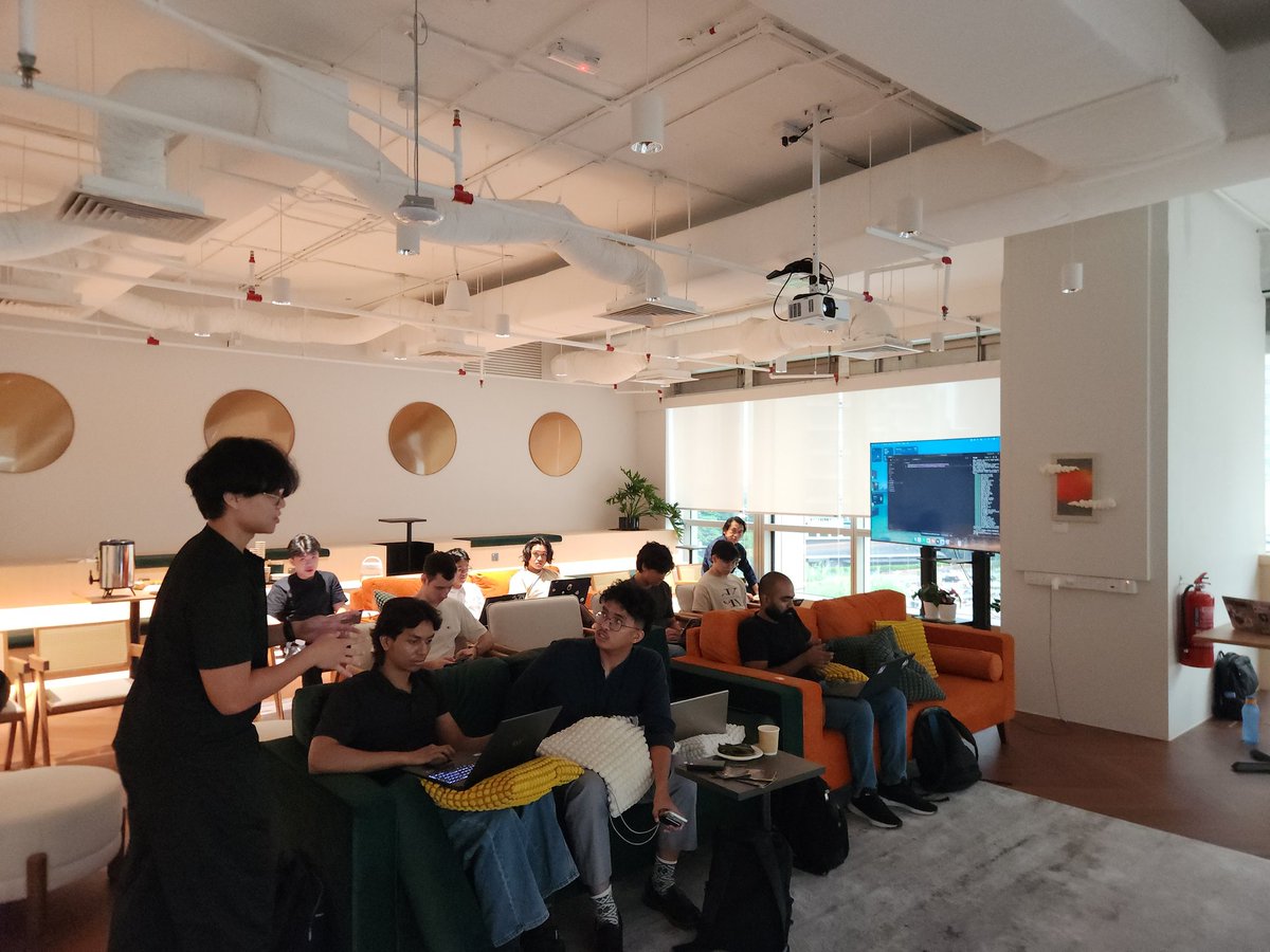 0x_idkcrypto's tweet photo. great turn out at the @terminal3io x @KrackedDevs meetup yesterday! https://t.co/yQ7yCHJsNJ