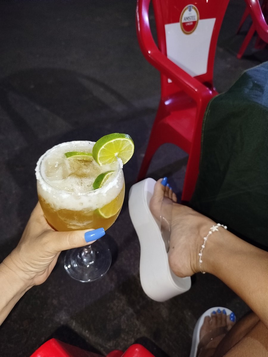 morenasilvafeet's tweet photo. Chegando em casa! 👣 https://t.co/qVfHR1WDJQ