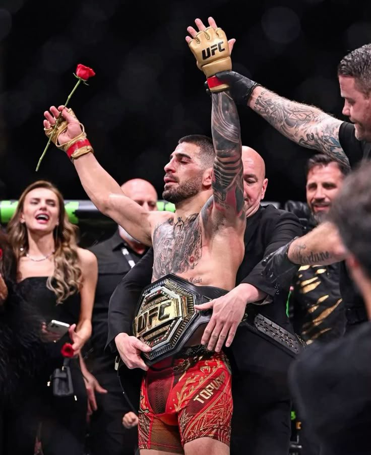 urcheesed's tweet photo. No rose is without thorns #topuria #ufc https://t.co/6RlJtEUzmc