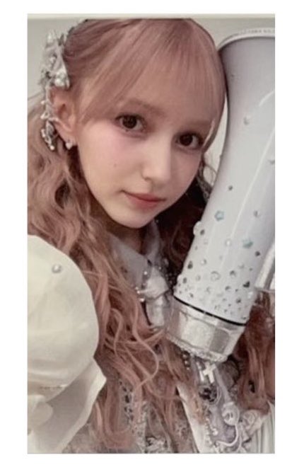 mi_fz__'s tweet photo. 早瀬ノエル　ソロコン　トレカ

譲)画像1枚目ライブフォト
求)画像2枚目メガホンを持った自撮り

郵送での交換よろしくお願いいたします🙇‍♀️！

#ふるっぱー交換 https://t.co/BRXzUYpK4m