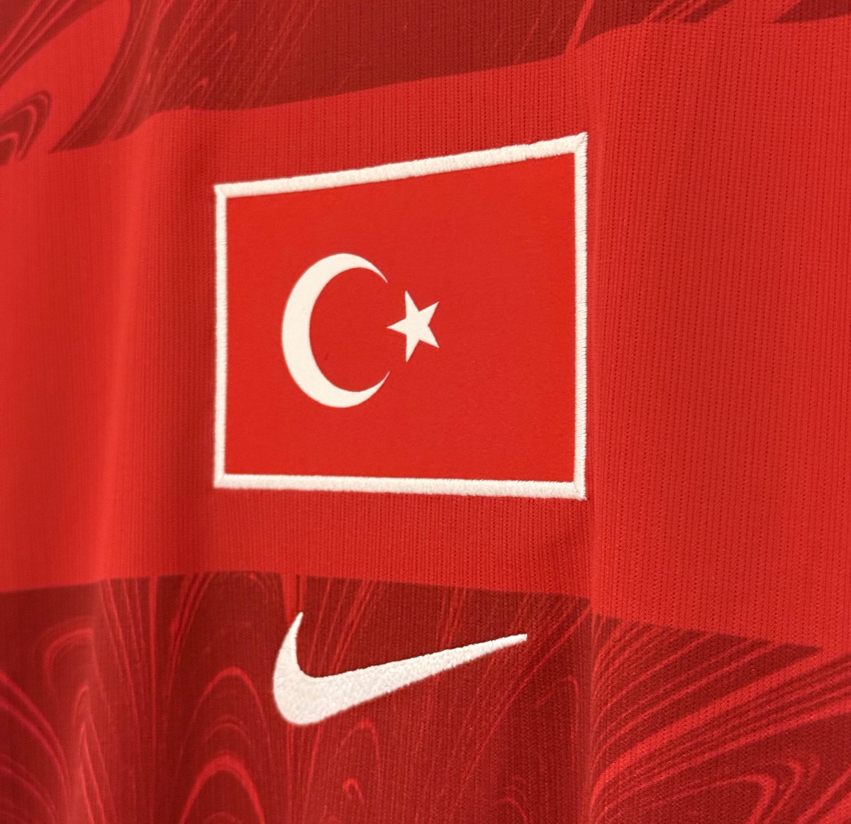 FormaMilor's tweet photo. Milli Takımı kişisel şov alanına dönüştüren, ay yıldızlı bayrağın kıymetini bilmeyen, burada olmayı hak etmeyen herkes gidecek… hiç birinize bir daha bu kutsal forma nasip olmasın inşallah https://t.co/17HpbeeaN8