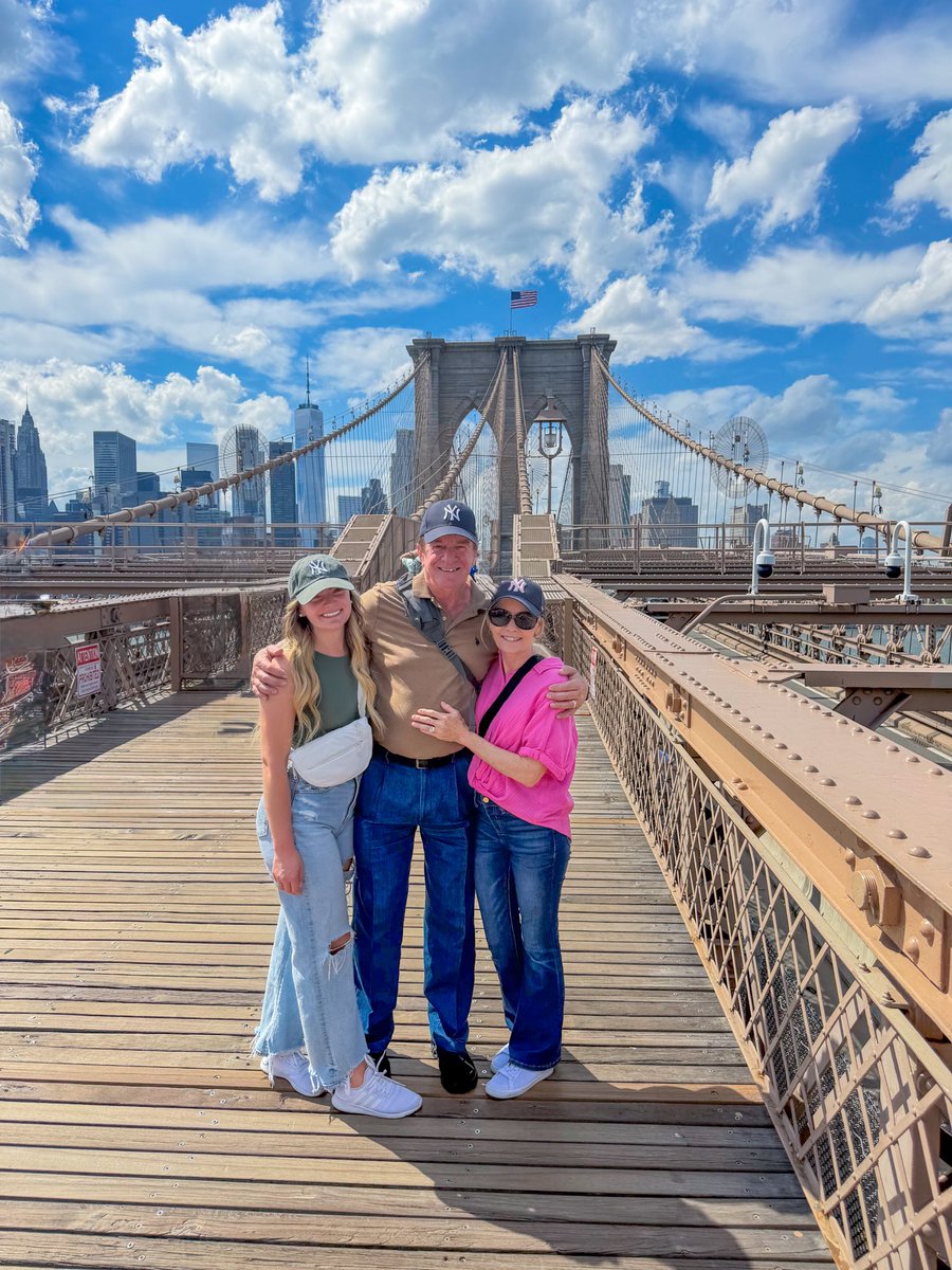 ByrdMiah's tweet photo. NYC getaway with mom and dad 💗 🏙️ 🚕 https://t.co/tcD8MSFAz3