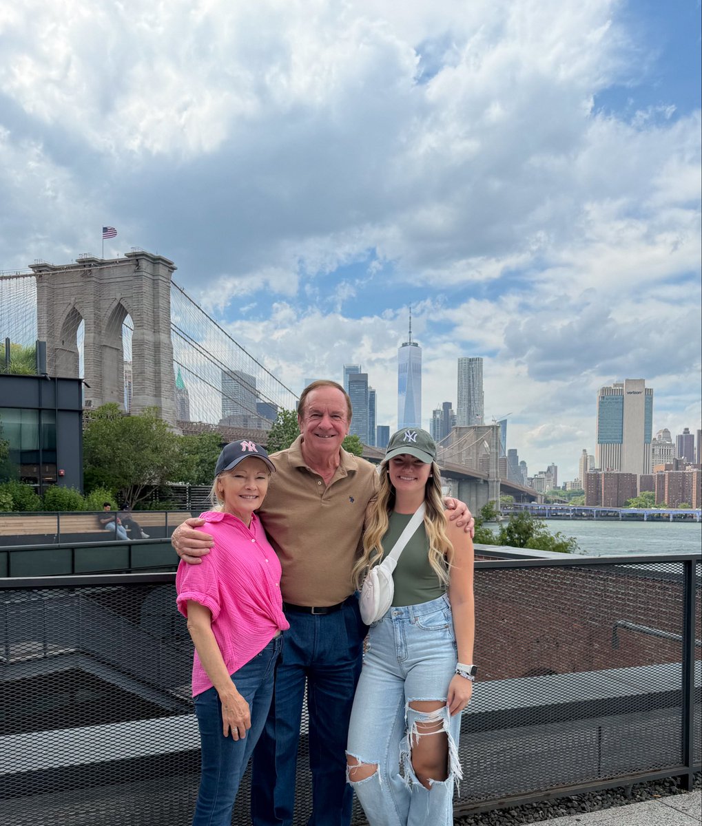 ByrdMiah's tweet photo. NYC getaway with mom and dad 💗 🏙️ 🚕 https://t.co/tcD8MSFAz3