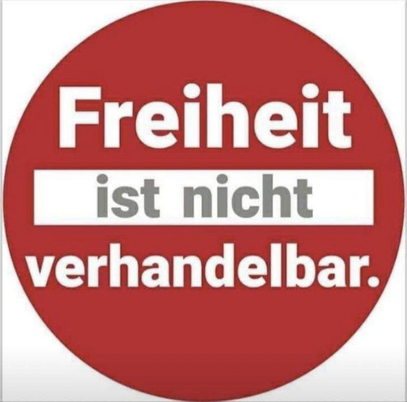 Logi480123's tweet photo. @Juerg_Grossen Herr Grossen hat wieder mal eine Grosse Klappe dass ist bekannt. Er ist der Einzige auf weiter Flur der noch nicht Kapiert hat dass der Rot-Grüne-Öko-Sozialismus kurz vor dem AUS https://t.co/NvZcdilbs9 sieht immer auf die EU was dort passiert 🤮🤮🤮🤮 https://t.co/O9kRhsWNPa