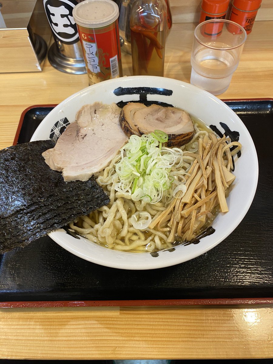 aiki_fruits's tweet photo. 今日は五橋に用事があったからお昼はグアムの天童製麺さん🍜

中華そば大 アブラ多め
X200＆のり＆手ぬぐい🙋‍♀️

美味しかったな〜♪
めちゃくちゃ美味しかったなぁ🤩
なかなか来れなくて欲も溜まりまくってたから倍がけで美味しかった🤩

ご馳走様でしたΨ( 'ч' ☆) https://t.co/juzMwTyNED