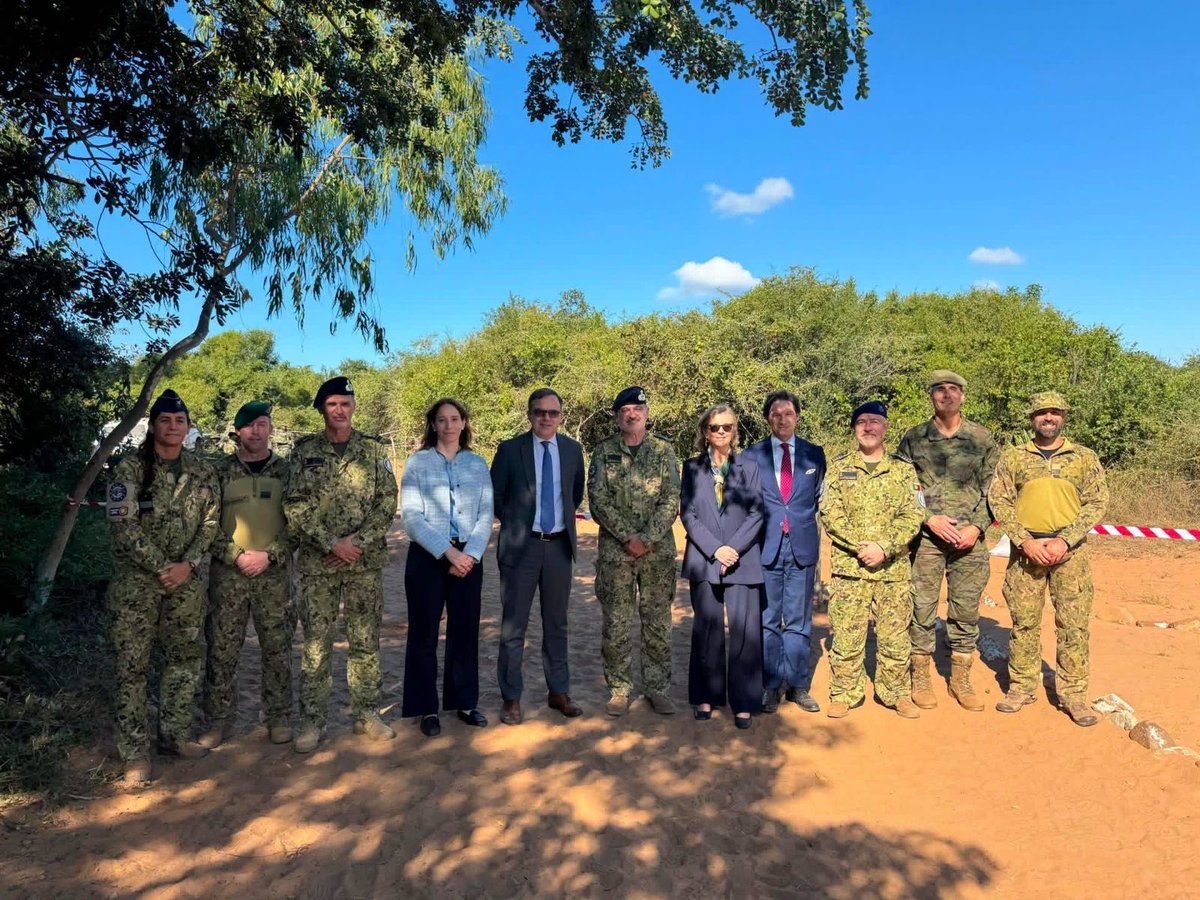 CCordeiro_EU's tweet photo. 🇲🇿 É sempre um prazer voltar a Moçambique — um país que tenho no coração e um verdadeiro parceiro da UE. Foi uma semana calorosa e repleta de discussões produtivas sobre o reforço da parceria com a UE. 
Khanimambo! 🤝🇪🇺
@EUMAMMozambique @EUinMoz https://t.co/rv9wRY4laW