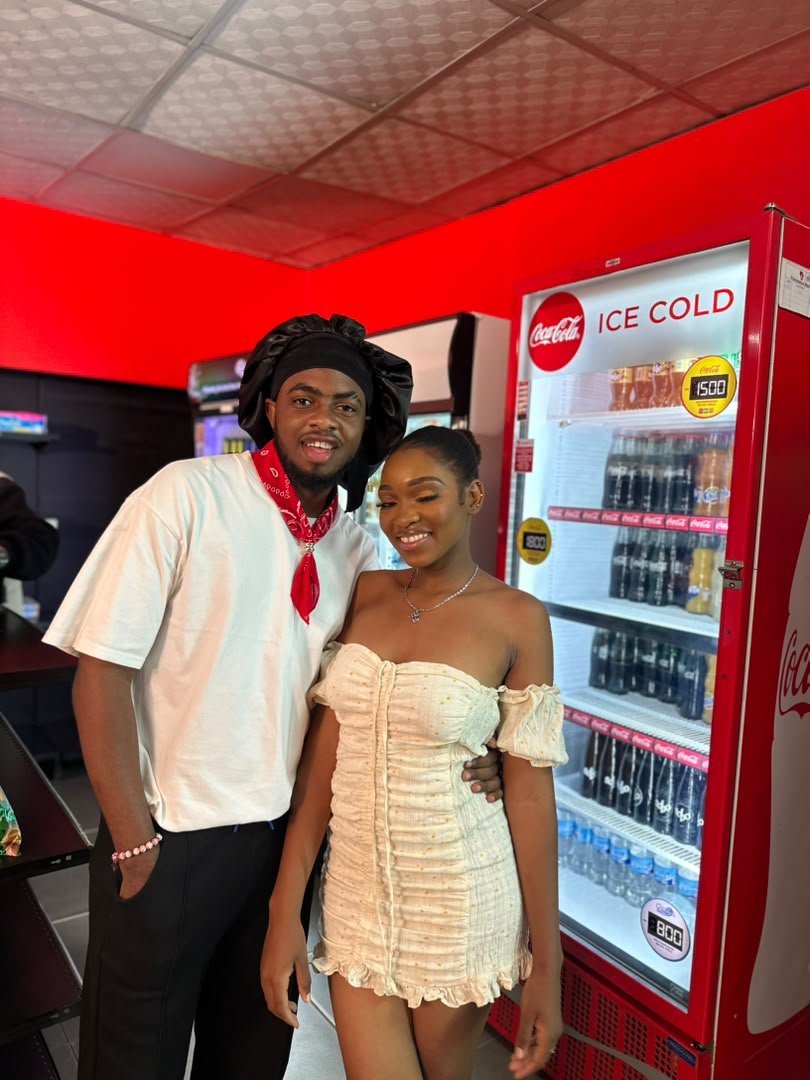 Canalmw98's tweet photo. Sayina By Prince Chitz Out Now 🚨 prod. Chawabeatz
This boy is a superstar
https://t.co/bdq0i7uPwA
https://t.co/RzjbtjEjld
#Princechitz
#Sayina https://t.co/KlVIAprDrs