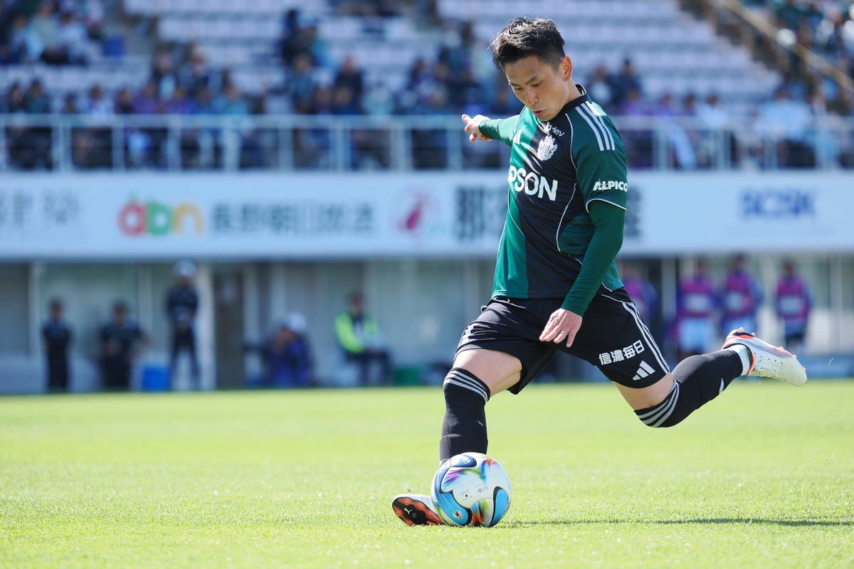 yamagafc's tweet photo. 【ニュース】村越凱光選手　テゲバジャーロ宮崎へ完全移籍のお知らせ

高卒ルーキーとして、学ラン姿で挨拶をしたあの日から約7年。
頼もしく成長し、その左足で何度もチームを救い、引っ張る存在に。

松本のために身を削り、戦ってくれたことに感謝します。

約7年間、本当にありがとう。
またピッチで会える日を楽しみにしています！

コメントはこちら⬇️
https://t.co/KqVxqFAKQI

#yamaga
