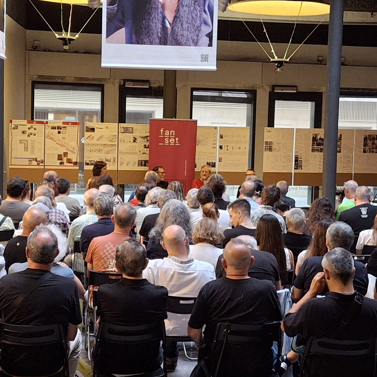 fan_set_'s tweet photo. Ple absolut en la presentació de "L'assassinat de Guillem"@RafaXambo (@RebelEdicions)
Un llibre imprescindible per la memòria col·lectiva. Gràcies! https://t.co/tIatvjcIrK