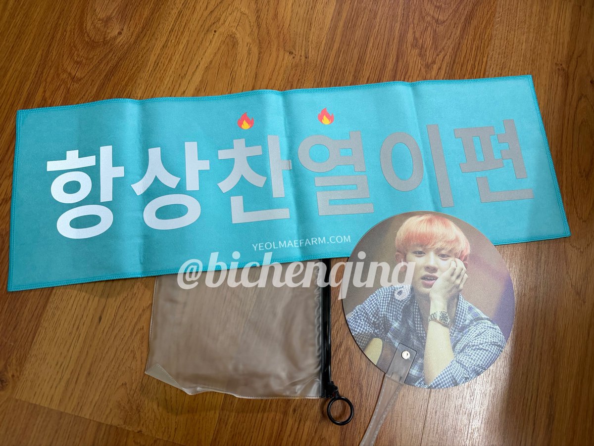 bichenqing's tweet photo. [help rt | wts] anyone still looking for cheering slogan or exo pcs? i'll be there at the stadium selling these 🤗 DM if interested 🙌🏻

#EXhOrizoninKL #EXhOrizoninMY #EXOinKL #pasarEXO https://t.co/uESSttlUCg