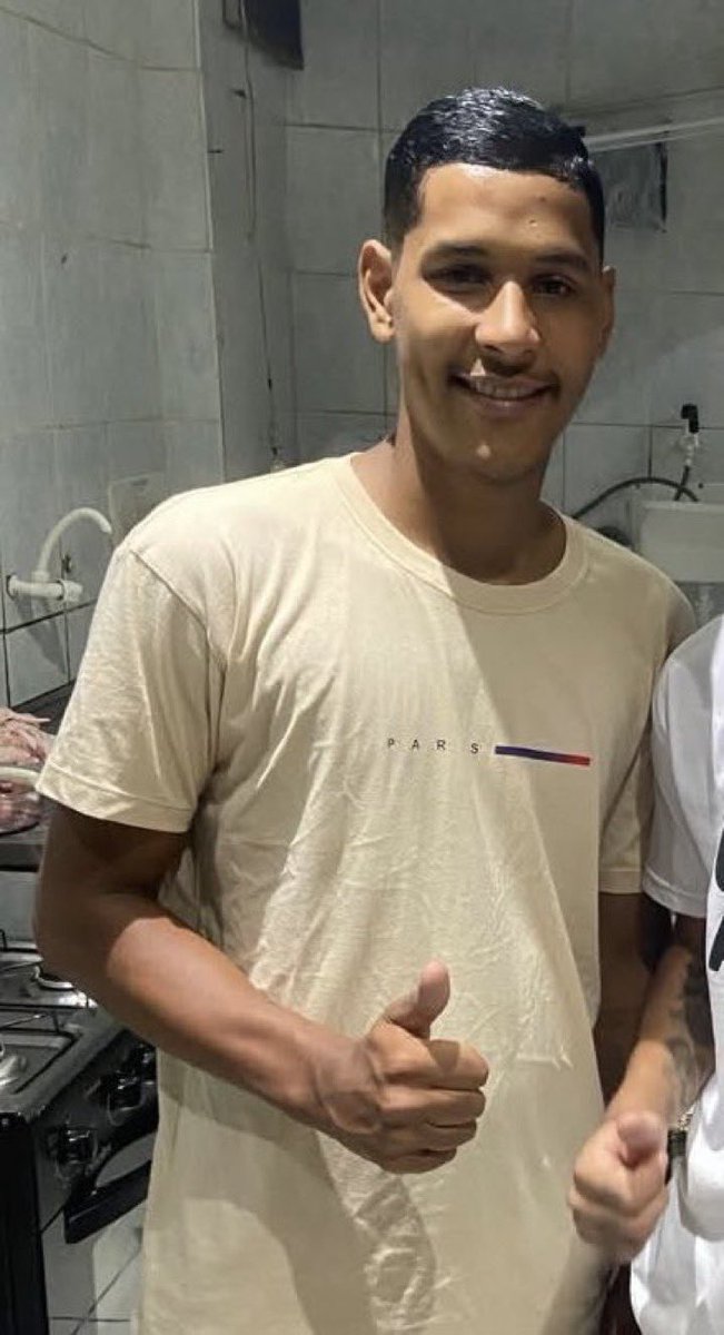 pirejedu's tweet photo. Jogador e LC seu segurança , jogador jogador vive atravessando o Pinheiro  tem uma marmita lá , jogador é responsável pela morte do menor ,nós vai te buscar em casa seu bosta . https://t.co/qYGRKdVE8S