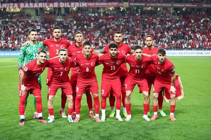 RAPOSAOSINCERAO's tweet photo. A Turquia foi eliminada da copa do mundo pelo Paraguai jogando com um jogador a mais um tempo inteiro.
Que seleção tenebrosa, seria rebaixada no campeonato brasileiro na lanterna.
#Turkey #FIFAWORLDCUP #TURxPAR https://t.co/D3WvgOdouJ