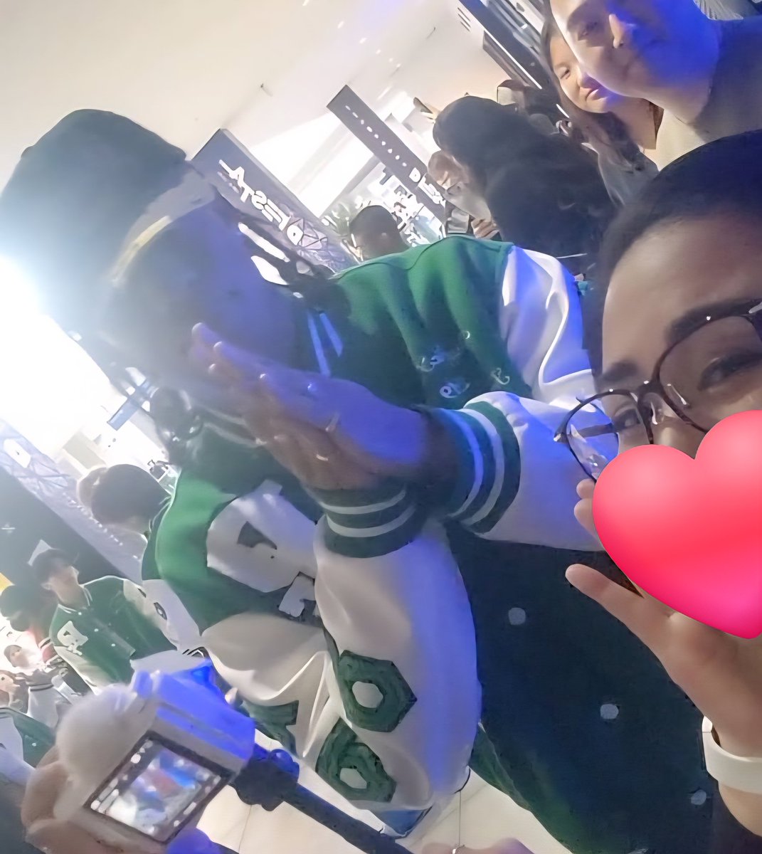 gAbbYrOckzz's tweet photo. Woooow I totally I forgot I had this moment with @psyfe_member JIMMY 🥹✨️✨️✨️ it was a very low quality video (and I'm wearing glasses lol) so I never posted it up, but wahhh #PSYFE memories from OC 2024 🥹😭💚 I MISS Y'ALL 🫶🏼
#psychicfever @psyfe_official https://t.co/LXRB3yxROS