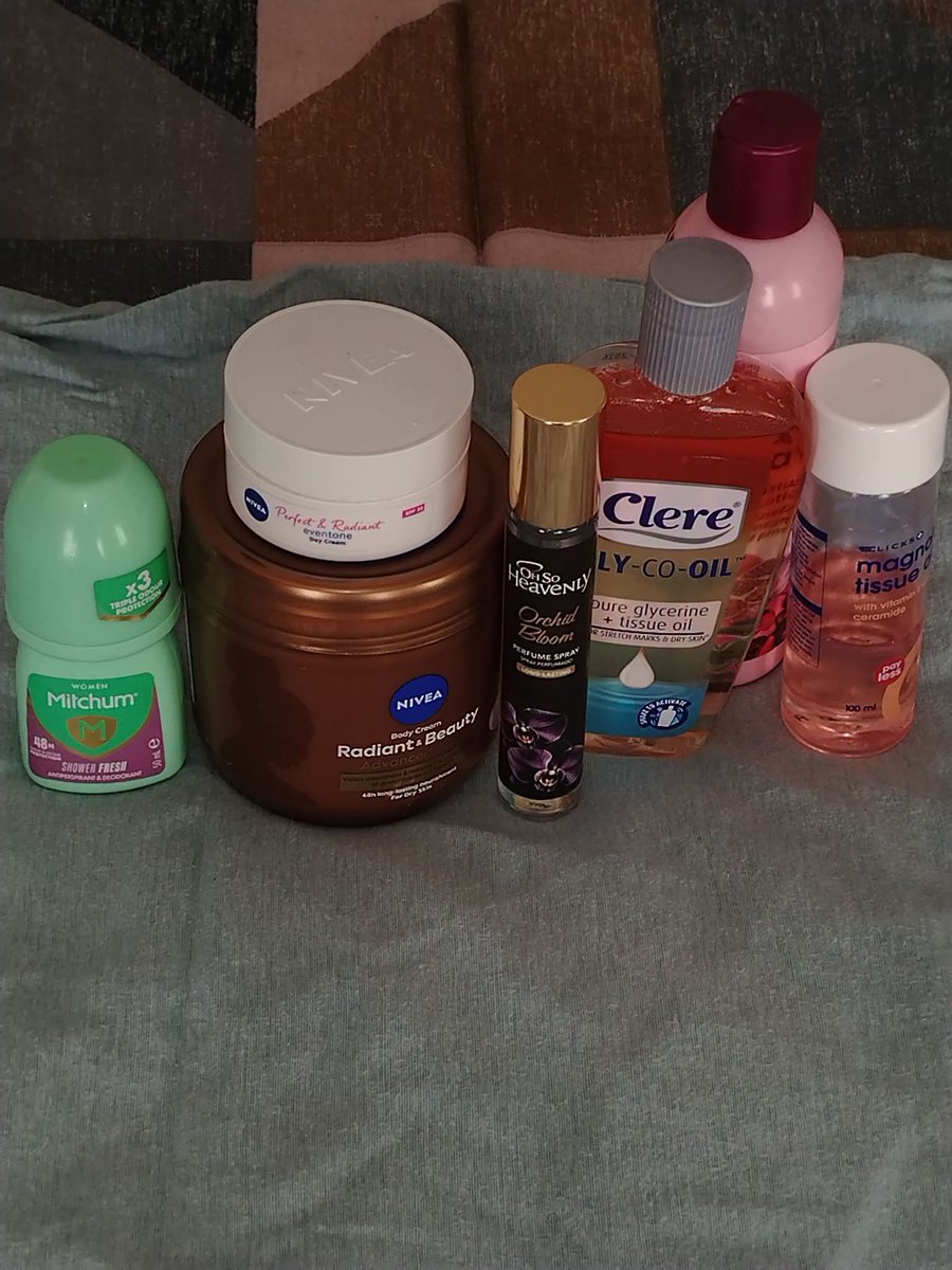 BrineKays's tweet photo. Wake up ,bathe ,dress well and smell good don't look like your problems. https://t.co/eiHwQ78mb7
