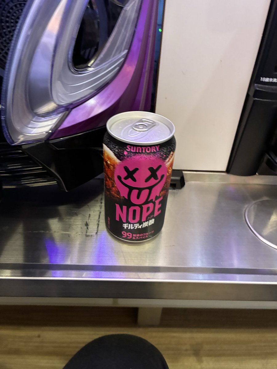 Yuusei_DQ10's tweet photo. 配信で勧められたんで
飲んでみた

甘いコーラ？ https://t.co/pOW8u38NJa