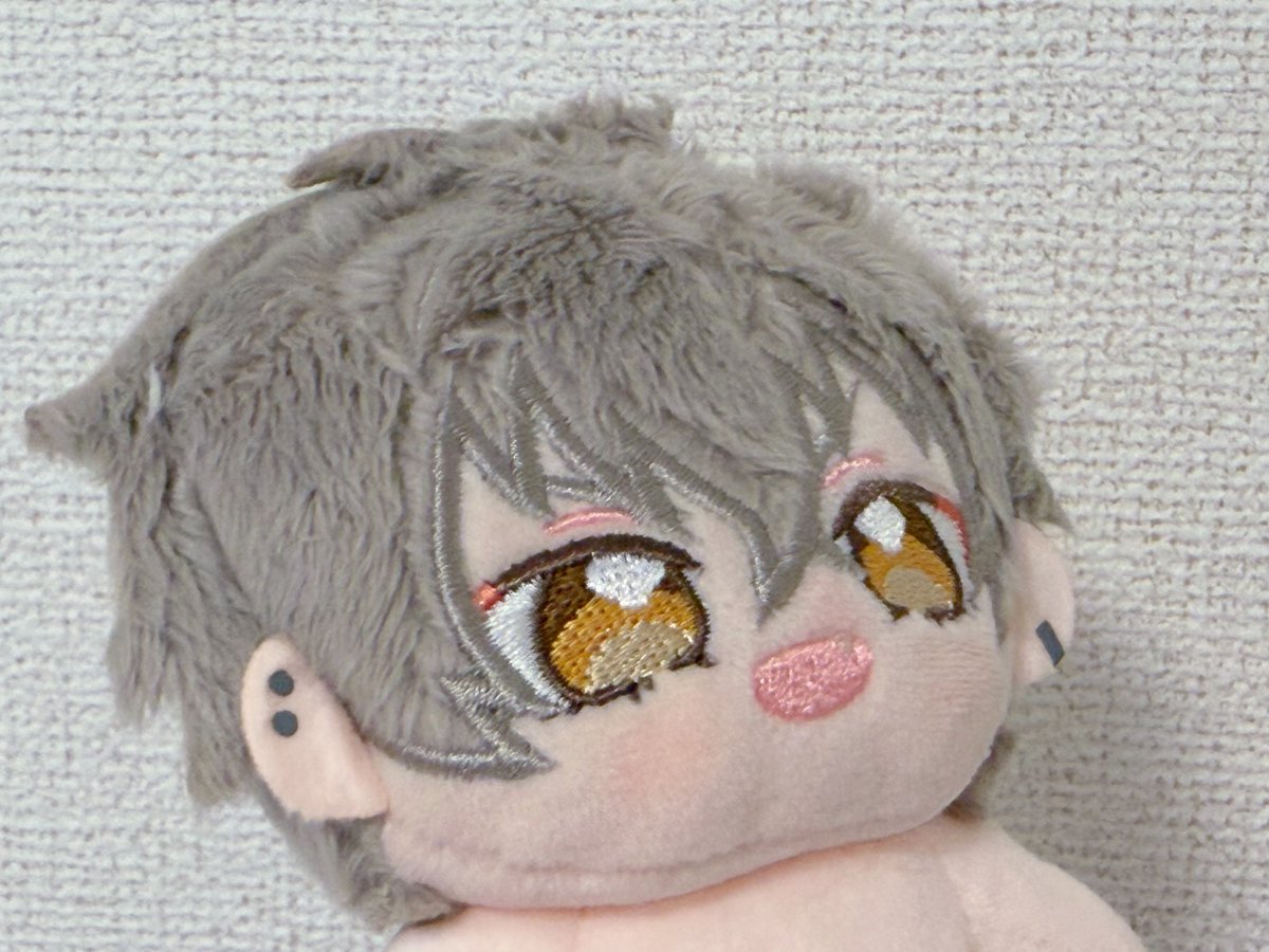 Peach_okg's tweet photo. 綿が少ないおかげか着ぐるみの脱ぎ着がしやすいのはいいんだけどお顔にしわが寄っちゃいがちなのは頭だけでも綿を増やすしかないかな？😢 https://t.co/jmvaQ8KUGj