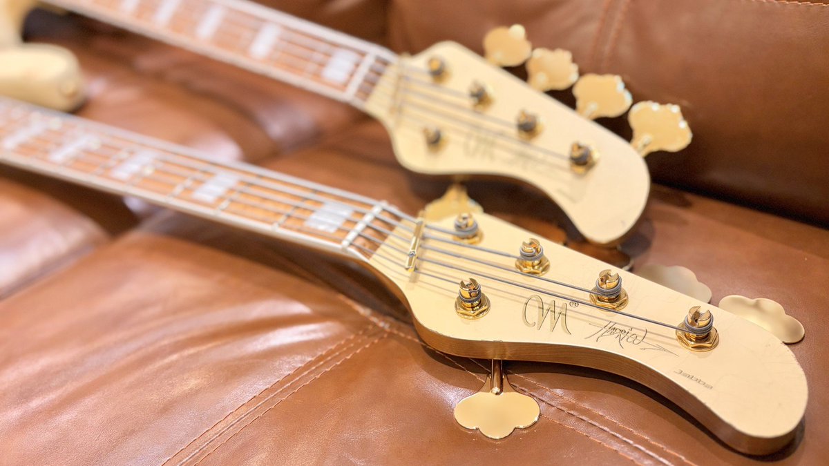 bassstation_akb's tweet photo. 落ち着いた雰囲気でクラシックな場所に良く似合いますね♪
持つと分かるその作り込みはプレイヤー目線で細部までこだわりが詰まっており、ローフレットからハイフレットまでストレスなく弾ける抜群の演奏性👍
商品ページはこちら
#MAYONES
Jabba HF Aged Yellow 5
https://t.co/1YfqIcIe5m https://t.co/FbxjQT9yka
