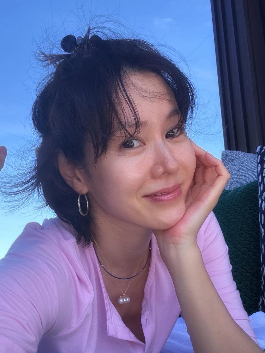 BinJinHand_22's tweet photo. #Yejijand: 3일째✌️ 

Enjoy your trip #KimFamily and friends!🥰🥰🥰 

#Yejinfoot_official #SonYeJin #Yejin #SonEonJin #EonJin #BinJin #HyunBin #KimTaePyung #TaePyung #KimWooJin #WooJin #Alkong #KimSon #HyunSon 

[06.20.2026] https://t.co/A8q16YLx3q