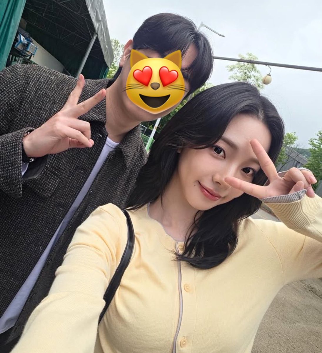 BEMYKARINA_TH's tweet photo. ‘Faker และ #KARINA’

ในขณะที่ผมได้ทำแคมเปญร่วมกับ Google Play มาหลายครั้ง หากมีใครสักคนถามผมว่าในแคมเปญถัดไปอยากร่วมงานกับใครมากที่สุด คำตอบของผมไม่เคยเปลี่ยนไปเลย
 
ในที่สุด คำตอบนั้นก็ได้กลายเป็นความจริงขึ้นมาในแคมเปญ Google Play ชิ้นสุดท้ายของผม

โพสต์ Instagram จาก Google Play Brand Marketing Manager

#aespa #카리나 #คาริน่า