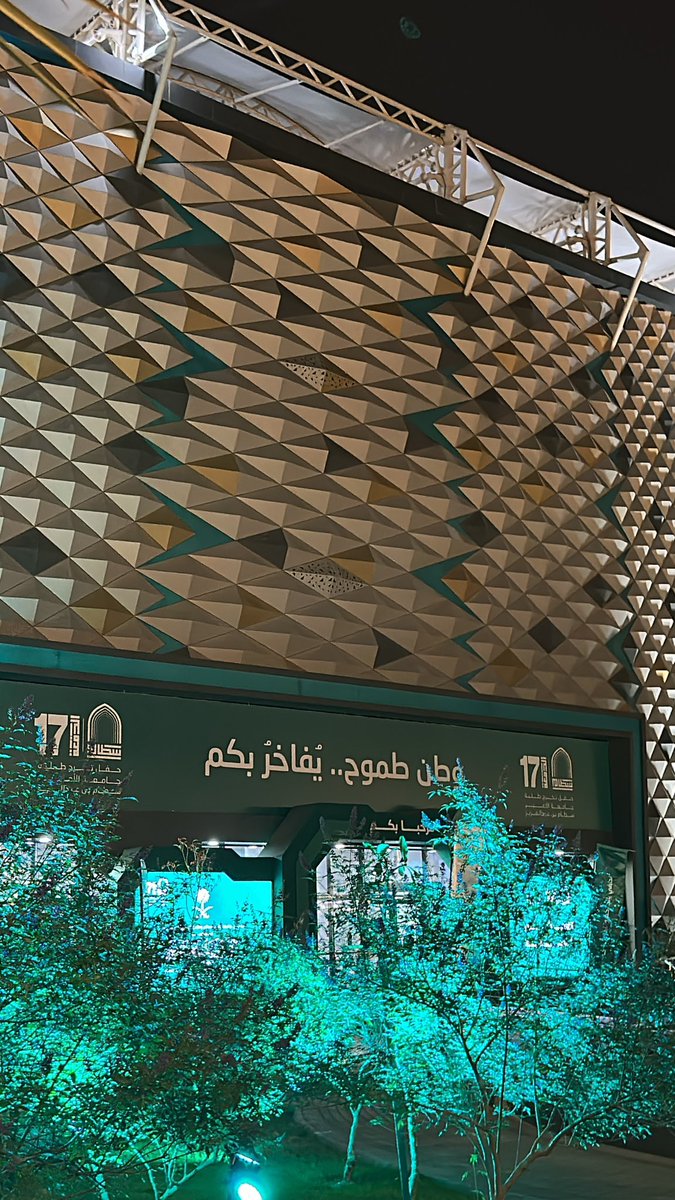 llowxs's tweet photo. الحمدلله على التمام وحُسن الختام
الحمدلله الذي أتمّ وأعان ويسّر
بفضلٍ من الله وتوفيقه،
تم تخرجي من جامعة الأمير سطام بن عبدالعزيز
بدرجة بكالوريوس التمريض مع مرتبة الشرف
اللهمّ انفعني بما علمتني وزدني علمًا
🤍
#grad26 https://t.co/4brLFmO3C2