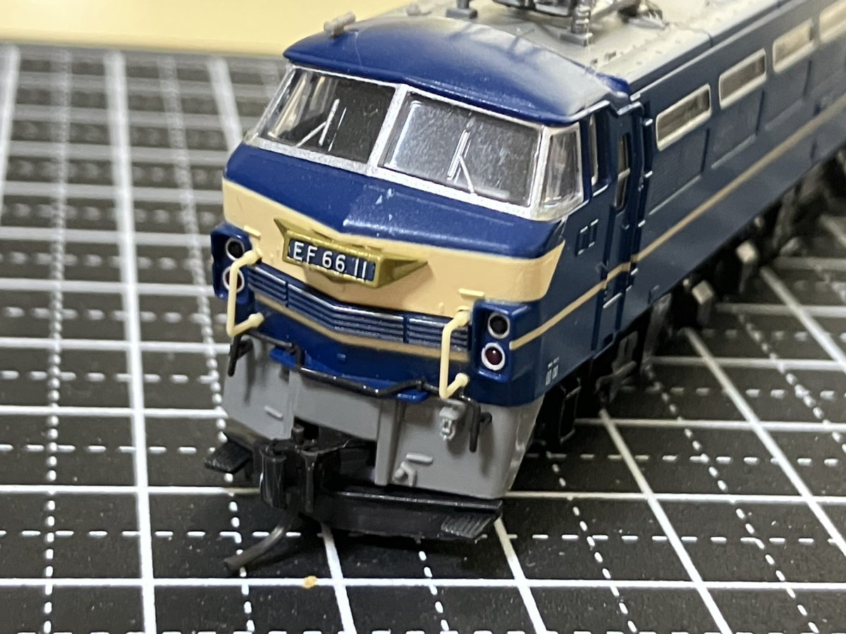 vanity_guilty's tweet photo. tomix 国鉄 EF66-0形電気機関車 7142 (前期型･ひさし付)についても整備…
旧製品のほうは解放テコが黒だからEF66 11にしてみた。

まあまあ…　('ω') https://t.co/jKWgv90Ioi
