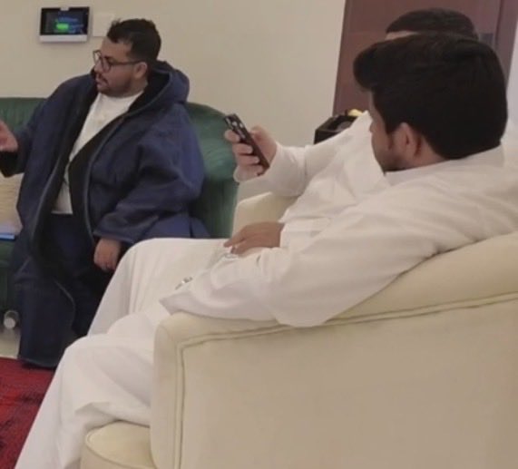 4lwaad's tweet photo. دخلت لقيت ابو عبير ببث دغش @RealD8sh https://t.co/LlFXRALNBO