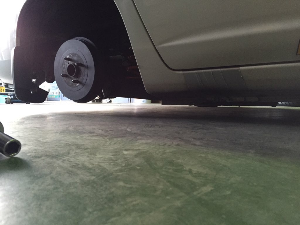 Minetopia5's tweet photo. @akira_15 車高調組んだ車はだいたいそんな感じですw 僕のサクシードはジャッキ抜いても浮いてましたw https://t.co/WR4XvdjrPn