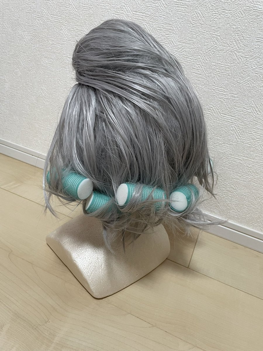 nmny333's tweet photo. いつも後頭部タヒぬのでこれでスプレーかけて固めようかと思うんですけどなんか可愛いなと思って写真撮りました https://t.co/l8txvTyZth