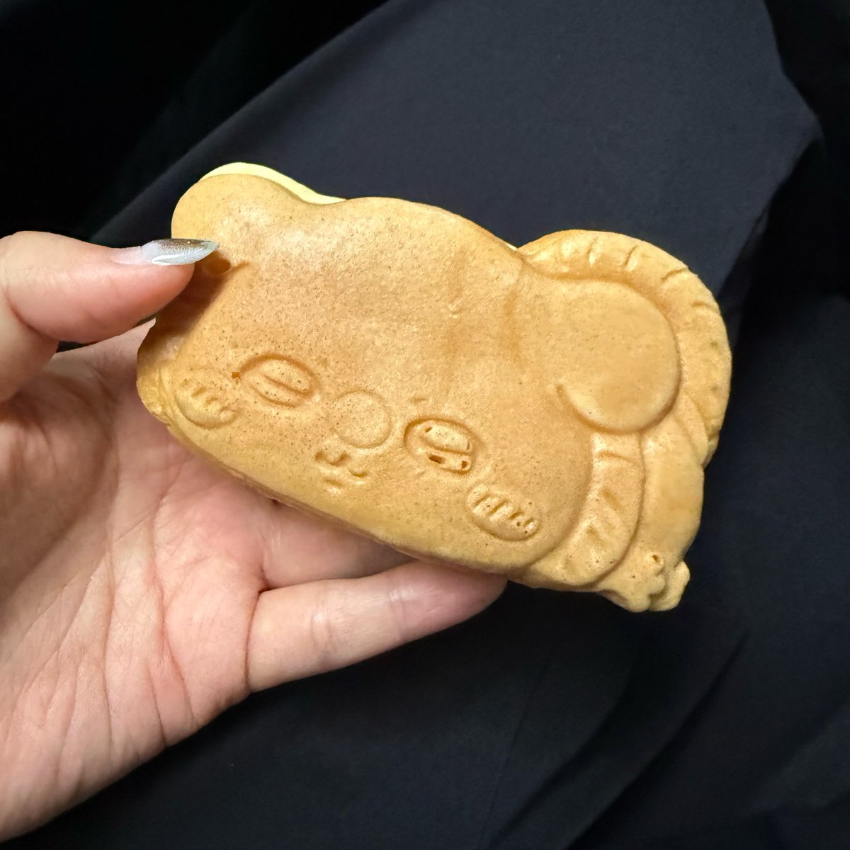 jaga0318's tweet photo. 甘くないチーズうれしい！
4歳児を展示会に連れて行ったらどのブースもぬりえコーナーがあるもんだから、無限ぬりえタイムになったの巻 https://t.co/2GNoe65QPk