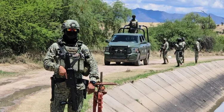 En Durango, el Ejército Mexicano aseguró la Hacienda San Lorenzo, un amplio  inmueble ubicado rumbo a Mezquital, como parte de las acciones federales  contra posibles delitos. La presencia militar fortalece la seguridad
