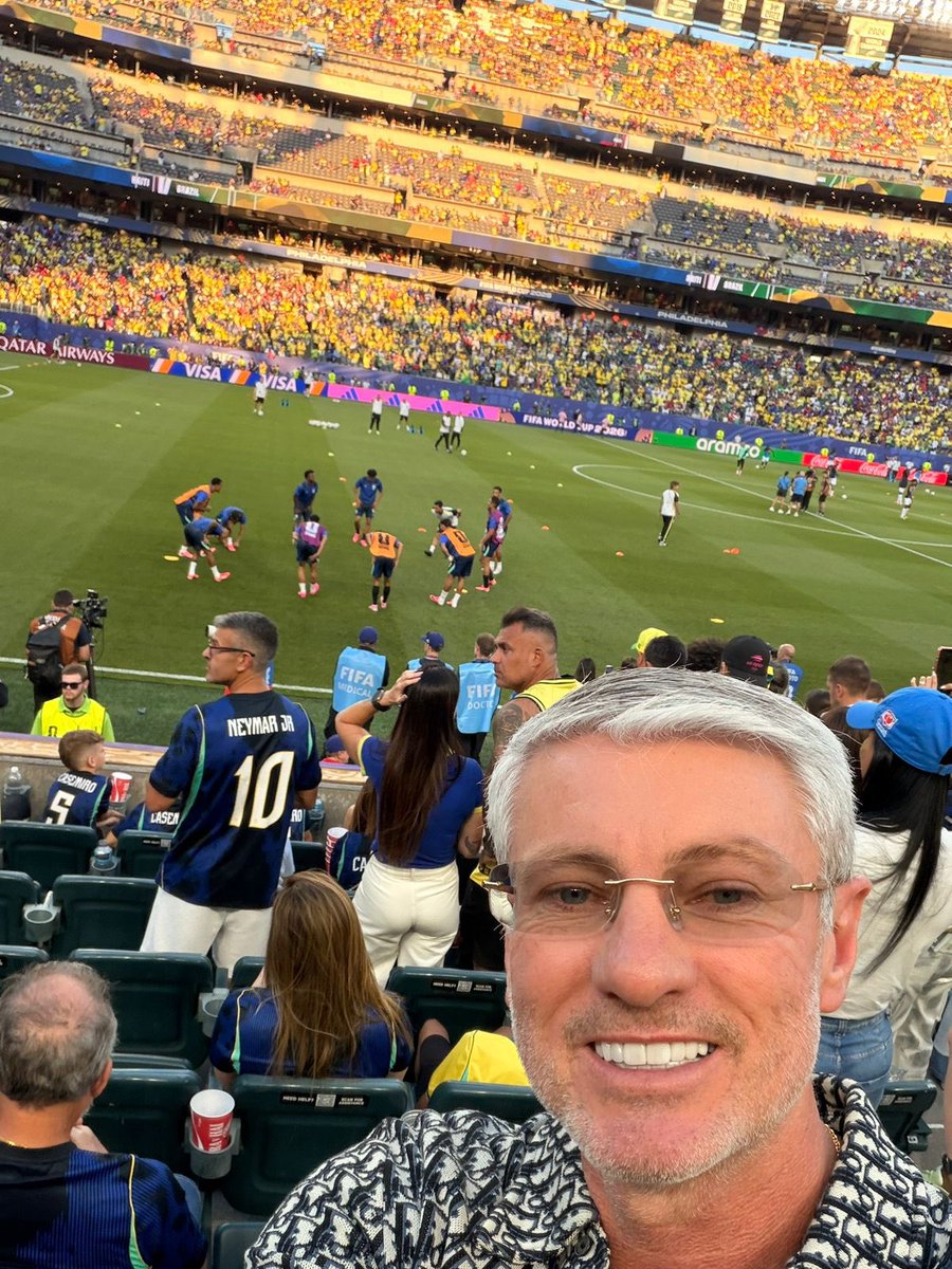 AthleticoPR's tweet photo. 🇧🇷 Diretamente da Filadélfia, Papito na torcida pelo nosso Brasil! https://t.co/5y4yEB6HMW