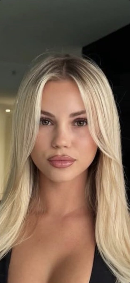 Timmer2501's tweet photo. @Queenjenner8 I’d have to shoot one off before I saw you in real life. I wouldn’t get to look at how amazing you are for long enough https://t.co/ONjpmlNyyL