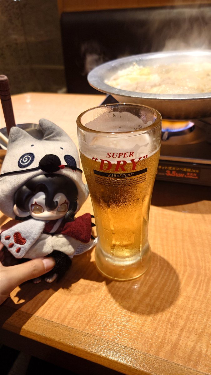 0v0_yasu's tweet photo. 昨日は華金だったので、
友達と飲んできた🍻
1軒目もつ鍋とビール、
2軒目ダーツ🎯=͟͟͞͞  🤏🏻、
3軒目は友達の友達も合流してみんなでワイワイ飲んだ！
帰りは友達がタクシー呼んで送ってくれた(´・ω・｀)ｱﾘｶﾞﾄｰ

ダーツまた行きたいな！
ハマりそう🎯=͟͟͞͞  🤏🏻

超楽しかった（ᐢ･ω･ᐢ）⤴️💕 https://t.co/BU2l3aJY44