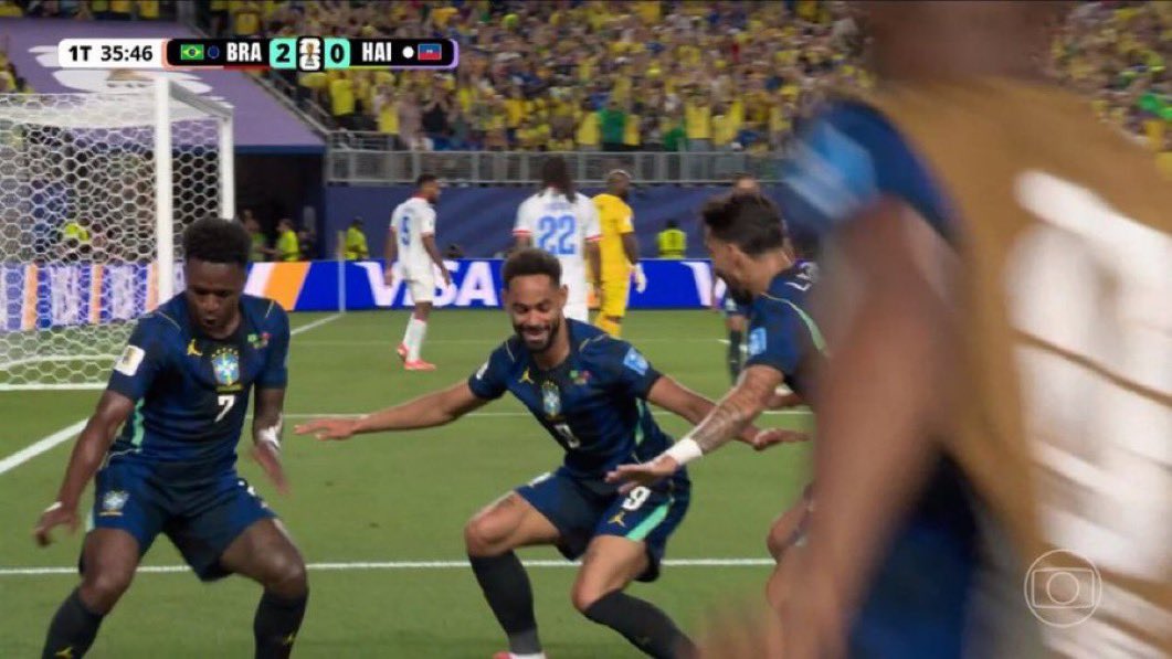 cleytu's tweet photo. ALÔ MATHEUS CUNHA?? 🔈🔈💥💥🔇💥💥 TÁ PODENDO FALAR 🗣🗣 OU TÁ OCUPADO METENDO GOL??? ⚽️⚽️🇧🇷💥💥ALÔ CUNHA??? 💥💥#BRAxHAI https://t.co/UnD2OiR4tp