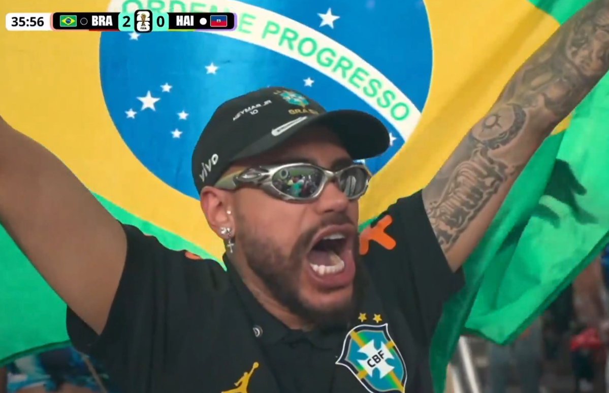 NoodleHairCR7's tweet photo. NEYMAR REACTION TO BRAZIL GOAL https://t.co/4sNSyo4qqP