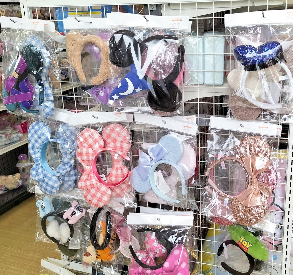 hbowada's tweet photo. おはようございます‼️#ホビーオフ八王子大和田店　です！
ジメジメとした空気ですが当店は元気に開店しております‼️😉✨

本日はカチューシャのご紹介です！
#ディズニー　などのテーマパークに行かれる予定のある方！思い出の前準備にいかがでしょうか❓️

当店にお立ち寄りの際はぜひご覧ください！ https://t.co/pvjVMtopUJ