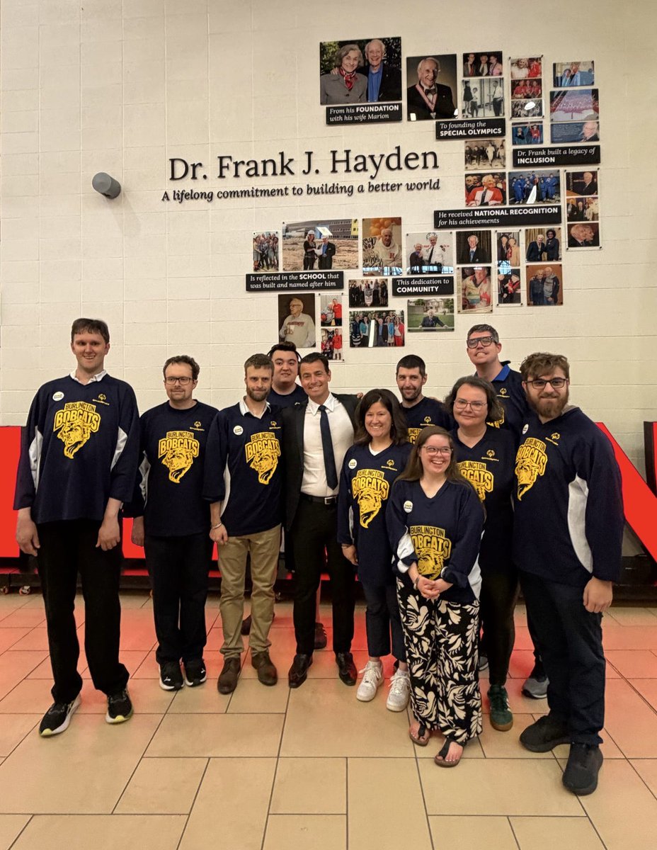 vankayak's tweet photo. Un privilège de célébrer la vie remarquable du Dr Frank Hayden avec la communauté @SpecialOlympics 🇨🇦❤️ Il nous a prouvé que le sport est synonyme d'appartenance, de dignité et de joie. Continuons à rendre chaque terrain de jeu plus inclusif en son honneur. Merci, Dr Frank. https://t.co/za9LmCZ38Y