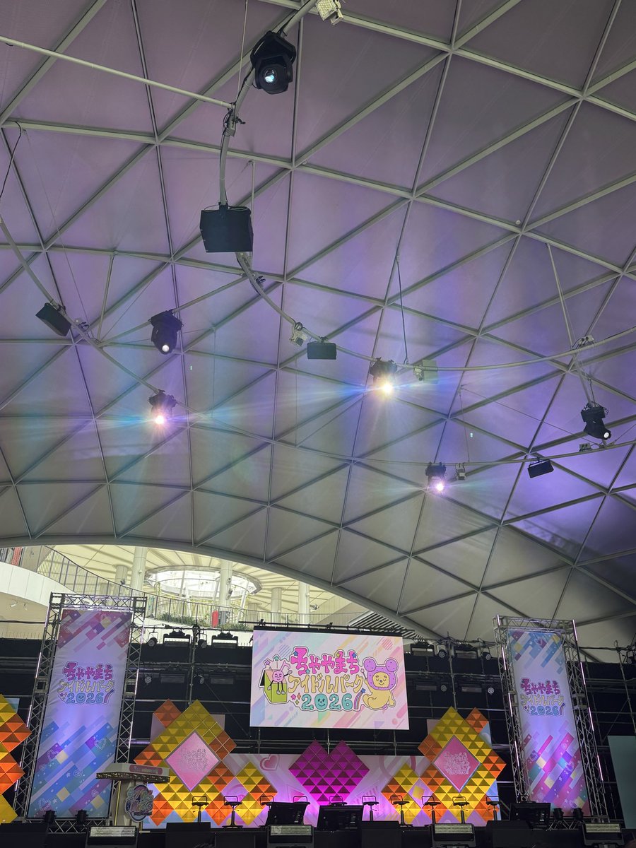 MonPuchi_JPN's tweet photo. 指定席Aブロック、Bブロック横並び
各9列12番まで。横幅ゆったり
屋根付きで雨でも大丈夫そう

#ちゃいぱ https://t.co/hyVcVnw3we