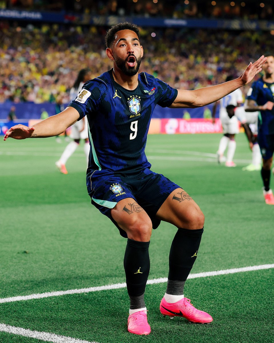jeeanluis's tweet photo. matheus cunha estou te conhecendo hoje e que habilidade, presença, posição, glúteos, coxas. olha que delícia. manda mais que tá pouco. #BRAxHAI https://t.co/qAZPBPUrdH