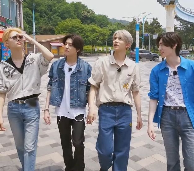 enhvamps's tweet photo. QUE PREFIEREN‼️‼️:
 Un dia de aventuras
 -locas con estos 4 peligrosos 🎡 
-tranquilas con este trío 🏡

#Evermore_With_sevEN
#SevEN_Forever https://t.co/pNoR6NmUCA