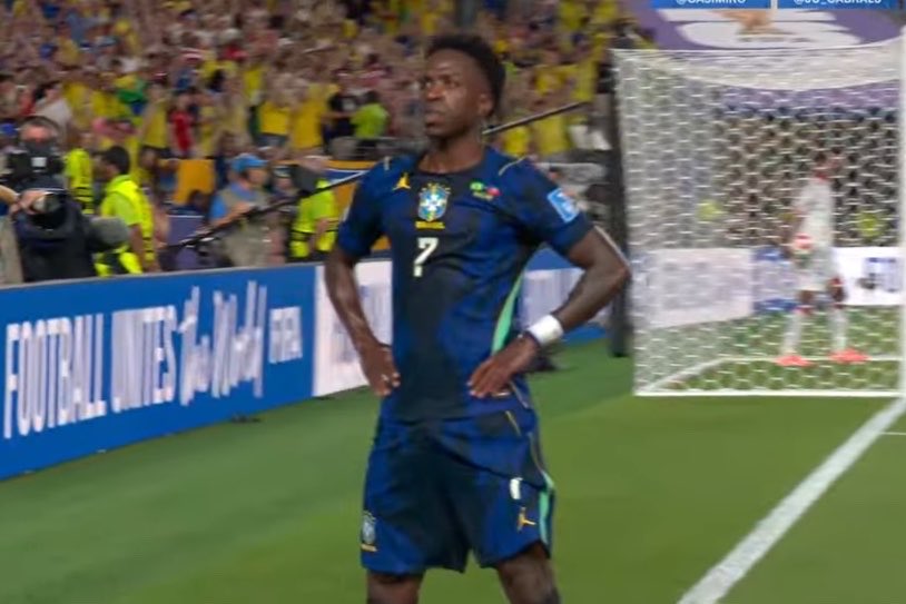 Desportesfc's tweet photo. VINI DA POSE!

#BRAxHAI 3-0 https://t.co/kBuGbtnpov