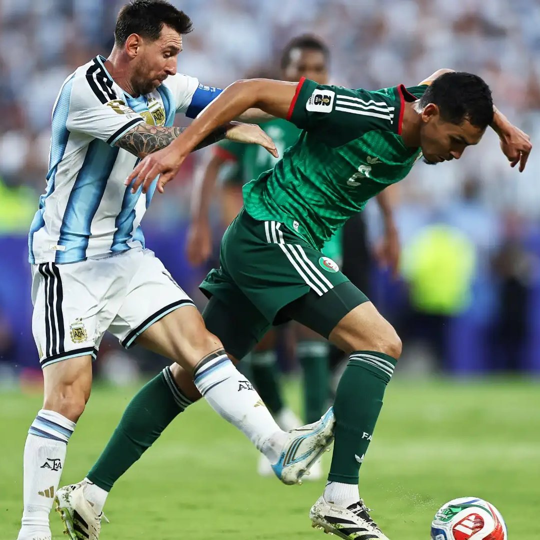 TouchlineX's tweet photo. 🚨 𝗡𝗘𝗪: Algeria sent a written complaint to FIFA for Lionel Messi not getting a red card in the 30th minute in their matchup.

Lionel Messi scored a hat trick to give Argentina the 3 points. https://t.co/XRriRHlX6P